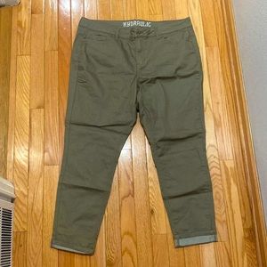 women’s green jean pants